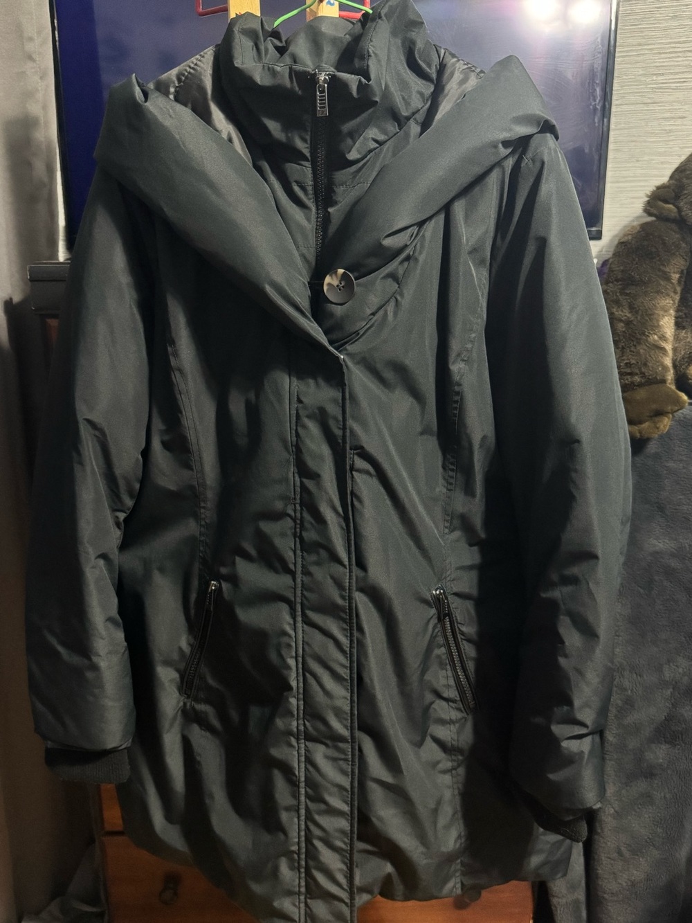 Reitmans Black Satin-Look Jacket with Green Hanger Accent